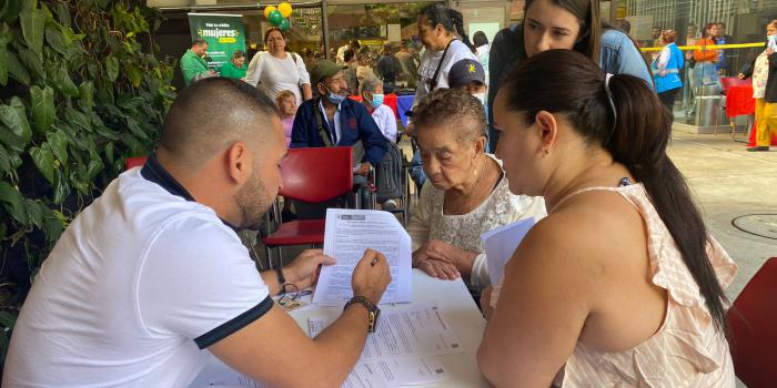 Indemnizaciones por $1.581 millones para reparar a 150 víctimas en Medellín En Medellín fueron indemnizadas a 150 víctimas del conflicto armado como medida de su reparación.