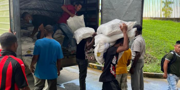 Kits de alimentos y aseo llegaron para víctimas de Buenaventura  
