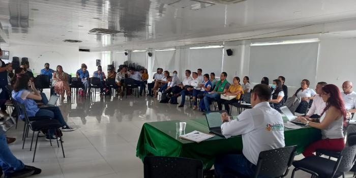 Unidad entregará 5 toneladas de ayuda humanitaria a Puerto Leguízamo Autoridades y funcionarios analizan entrega de ayuda humanitaria en Puerto Leguízamo