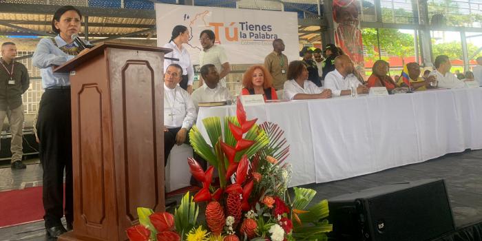 Buenaventura será piloto de reparación integral para la Paz Total Patricia Tobón, directora de la Unidad para las Víctimas, interviene en el Diálogo Vinculante del Pacífico desarrollado en Buenaventura.