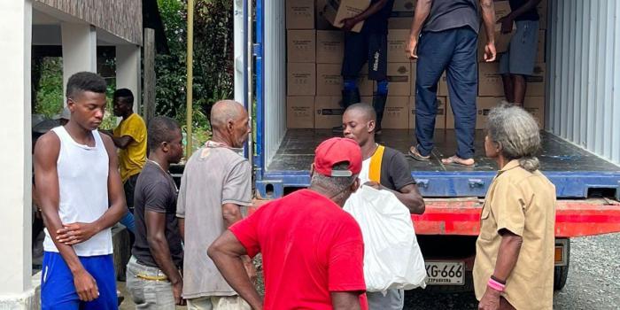 Entrega de kits con alimentos y elementos de aseo en Bajo Calima