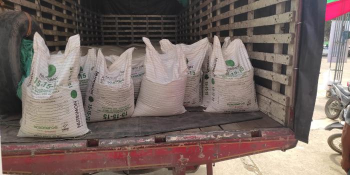 Víctimas desplazadas del Cauca recibieron equipos e insumos agrícolas Entrega de materiales para proyectos productivos agrícolas para 77 familias de Caldono.