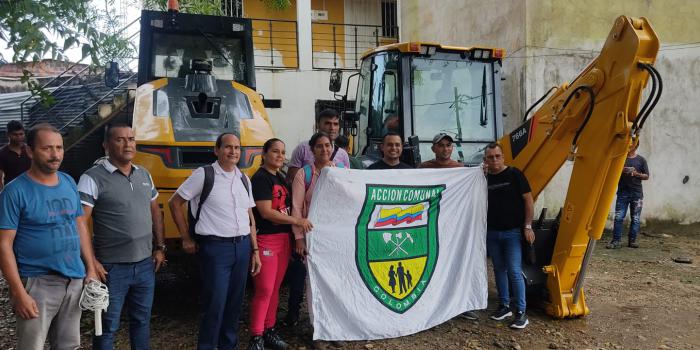 Con maquinaria amarilla víctimas de la Gabarra, Norte de Santander, fortalecerán infraestructura vial Entrega de maquinara a víctimas de La Gabarra fortalecerá desarrollo social
