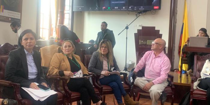 Organizaciones y plataformas de víctimas en el exterior culminan encuentro inédito en Bogotá Directo Unidad en Encuentro Amplio del Exilio, realizado en el Congreso de la República