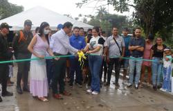 habitantes de las veredas San Isidro, en Villagarzón, y Villa Rosa, en Mocoa, están estrenando obras de placa huella que les garantizan unas mejores condiciones de vida