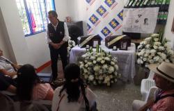 Ceremonia de entrega digna de restos de víctimas de las AUC en Sonsón (Antioquia).