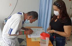 Luis Meneses gets his compensation letter in Ibague's Nuestra Clinic