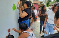 Víctimas del Valle del Cauca hacen mural en actividad psicosocial de dignificación como parte de proceso de retorno y reubicación