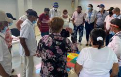 Ejercicios de la estrategia ‘Memorias Reparadoras’ que protagonizó un grupo de personas mayores durante la jornada de atención psicosocial y reparación emocional con enfoque diferencial a víctimas del conflicto en Sincelejo. 