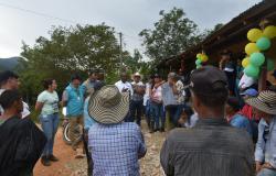 Con mobiliario para una caseta comunal rural continúa la implementación de proyectos a favor de la población afectada por el conflicto armado en Yolombó.