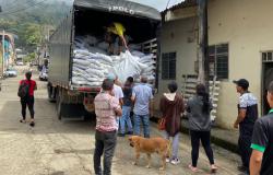 Entrega de ayuda humanitaria para familias desplazadas de los municipios de Balboa y Almaguer