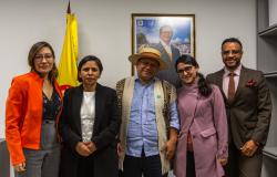 De izquierda a derecha Sonia Londoño, subdirectora general de la Unidad para las Víctimas; Patricia Tobón Yagarí, directora general; Giovanni Yule, director general Unidad de Restitución de Tierras; Aura Bolívar, subdirectora general, y Diego Gruesso, director DGI.   