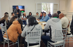 Voceros de las víctimas de desplazamiento forzado reunidas por mesas temáticas en Bogotá. 