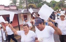 Con una marcha por los sitios que marcaron el conflicto las víctimas recordaron a sus seres queridos en Puerto Torres.