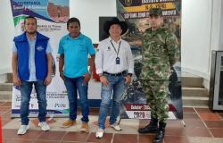 Miembros de la Unidad para las Víctimas en Casanare junto a miembros del Ejército en jornada de inscripción y registro para solicitar Libreta Militar