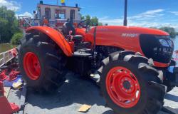 Foto de tractor que es parte de la reparación colectiva 