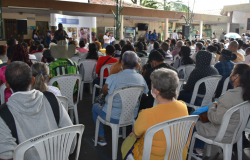 Víctimas de Antioquia en jornada de reparación, recibiendo orientación invertir las indemnizaciones de forma correcta