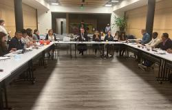 Víctimas y representantes de curules especiales acuerdan trabajo común
