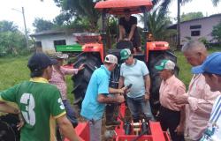 Las comunidades de Portal la Mono y Puerto Torres recibieron dos tractores. 