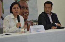 Patricia Tobon Yagari, the Unit for the Victims Director and Andres Idarraga, Presidency Transparency Secretary in a press release regarding the Fund