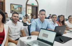 Jóvenes víctimas del conflicto armado en reunión en Neiva para analizar propuestas para el Plan Nacional de Desarrollo. 